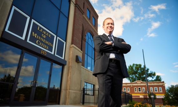 Kevin Frazell, an alumnus of 's School of Business, smiling in a suit at 