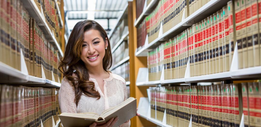  student in Paralegal program in law library